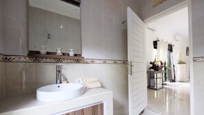 Bathroom - Rumah Bakti (Ubud)