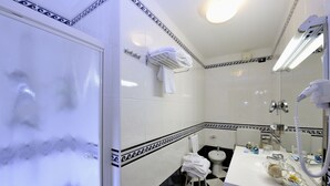 Bathroom - Suburban Studios (Lignano Sabbiadoro)