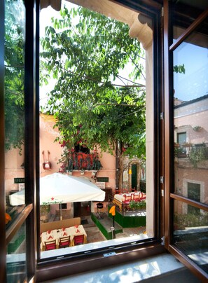 Dining - Porta Di Mezzo Luxury B And B (Taormina)