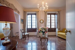 Living area - Porta Di Mezzo Luxury B And B (Taormina)