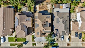 Exterior - Spacious 6-bedroom house in gorgeous Merced with AC (Merced)