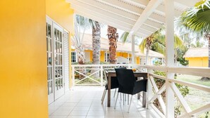 Outdoor dining - Bon Bini Resort (Willemstad)