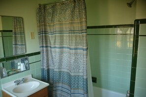 Bathroom - Americas Best Value Inn (Hancock)