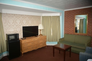 Living area - Americas Best Value Inn (Hancock)