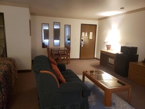 Living area - Americas Best Value Inn Burlington (Burlington)