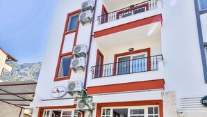 Ảnh chưa phân loại, 2 trong số 28 ảnh, nút