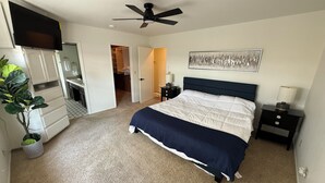 A bedroom with a bed, a ceiling fan, a nightstand, a lamp, and a closet. - Relaxing Yosemite house w. Gorgeous Views, Hot tub, Sauna, Pool, Games, Gym, EV (Oakhurst)