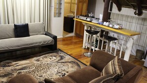 Living area - Tidewaters River Lodge (East London)