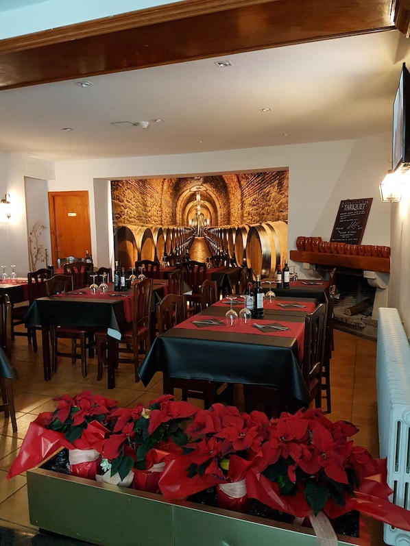 Unclassified image, 1 of 37, button - Arinsal Hotel (Arinsal)
