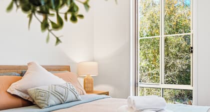 2 bedroom guesthouse in Lisarow, close to M1, train station