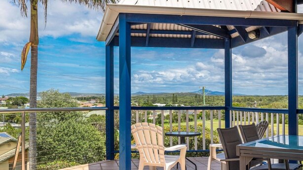 Outdoor dining - Clubyamba Luxury Hilltop Villas (Yamba)