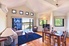 Living area - Clubyamba Luxury Hilltop Villas (Yamba)