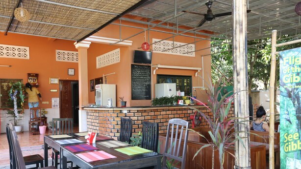 Outdoor dining - Eco-home (Siem Reap)