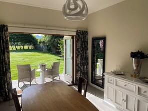 Dining - Willowbrook Country Apartments (Speargrass Flat)