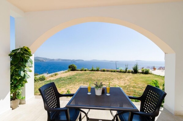 Outdoor dining - Apartments A&M (Zupa dubrovacka)