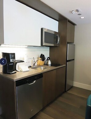 Private kitchen - Beachside or Poolside-Westin St. John–Sunset Bay Villas - Thanksgiving Week (Cruz Bay)