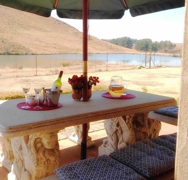 Outdoor dining - Fox and Squirrel (Dullstroom)
