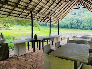Tempat makan outdoor
