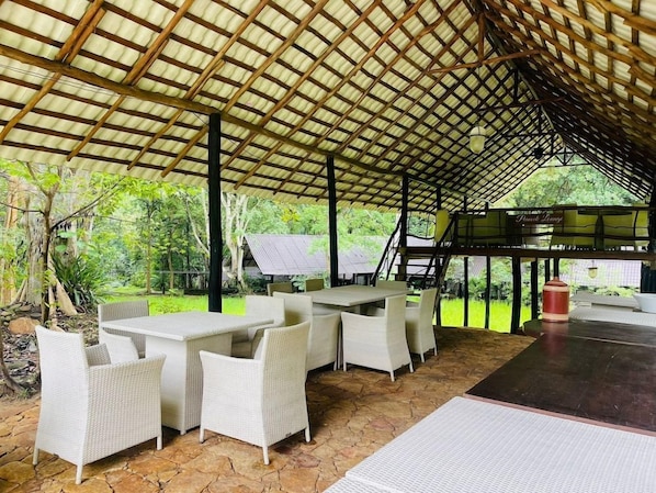Tempat makan outdoor