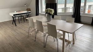 Dining - Löwenplatz Apartment Near Station by Airhome (Zürich)