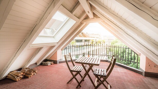 Outdoor dining - Löwenplatz Apartment Near Station by Airhome (Zürich)
