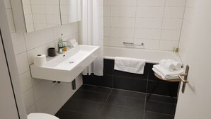 Bathroom - Paradeplatz Apartment by Airhome (Zürich)