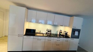 Private kitchen - Paradeplatz Apartment by Airhome (Zürich)