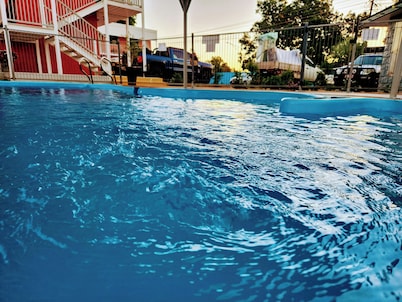 Palm Court Budget Motel Hostel/backpackers