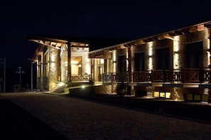 A stone building with a wooden balcony and a staircase leading to the entrance. - Tagli Resort And Spa (Distomo-Arachova-Antikyra)