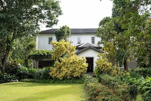 Unclassified image, 2 of 23, button - Glenross Plantation Villa (Kalutara)