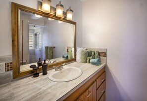 Bathroom - White Bay Villas (Jost Van Dyke)