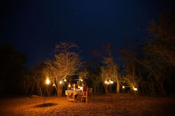 Outdoor dining - Big Game Camp Udawalawe (Sri Lanka)