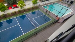 Sports court - Beachfront studio condo with kitchen - Okanagan Lake (Vernon)