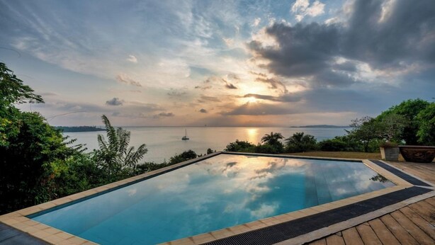 Pool - Red Cliffs (Mirissa)