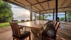 Outdoor dining - Red Cliffs (Mirissa)