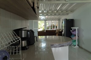 A kitchen with a coffee maker, a kettle, and a refrigerator. - Whole farmhouse near Pereira: private pool, BBQ, soccer field, sleeps 30 (Arabia)