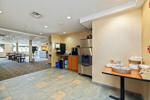 Dining - Microtel Inn By Wyndham Parry Sound (Parry Sound)