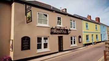 A building with a sign that reads 'Royal Oak.'