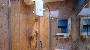 Bathroom - The Hightae Inn (Lockerbie)