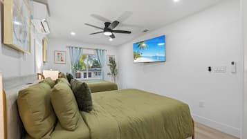3 bedrooms, desk, iron/ironing board, WiFi (free)