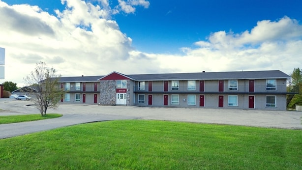 Exterior - Save Inn Kincardine (Kincardine)