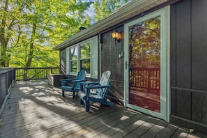 Too much going activity on the front desk, escape to the back deck for more peace - Cottage Nest at Downtown Berkeley Springs (Berkeley Springs)