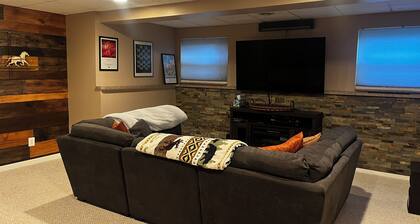 Your Michigan Game Stay! 3 Bedrooms/3.5 Baths. Three miles from The Big House!