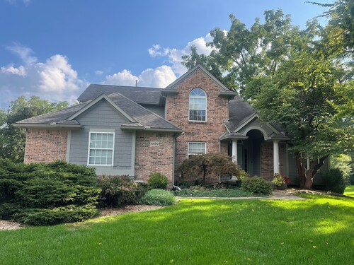 Your Michigan Game Stay! 3 Bedrooms/3.5 Baths. Three miles from The Big House!