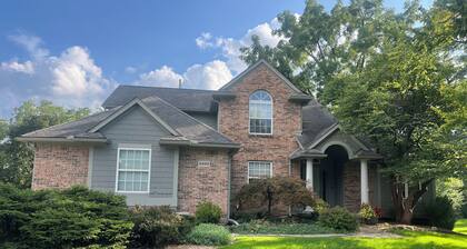 Your Michigan Game Stay! 3 Bedrooms/3.5 Baths. Three miles from The Big House!