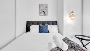 Unclassified image, 5 of 10, button - Downtown Retreat Near Union Station (Toronto)