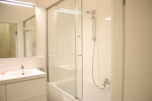 Bathroom - Govienna Luxury Oldtown Apartments (Vienna)