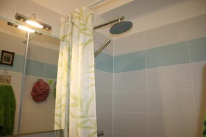 Bathroom - Govienna Charming Studio (Vienna)