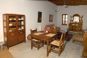Unclassified image, 4 of 35, button - Porfyrios Country House (Choirokoitia)