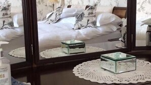 Room - Whashton Springs Farmhouse B&B (Richmond)
